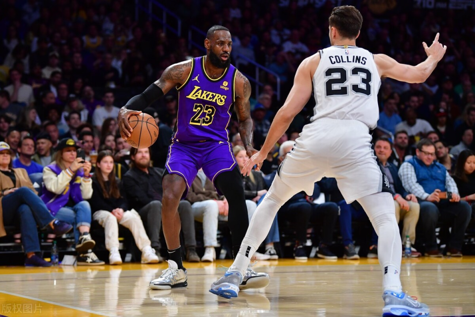 湖人输勇士后赢马刺,全靠詹姆斯复出,看看哈姆怎么说?_亚马_文班_比赛