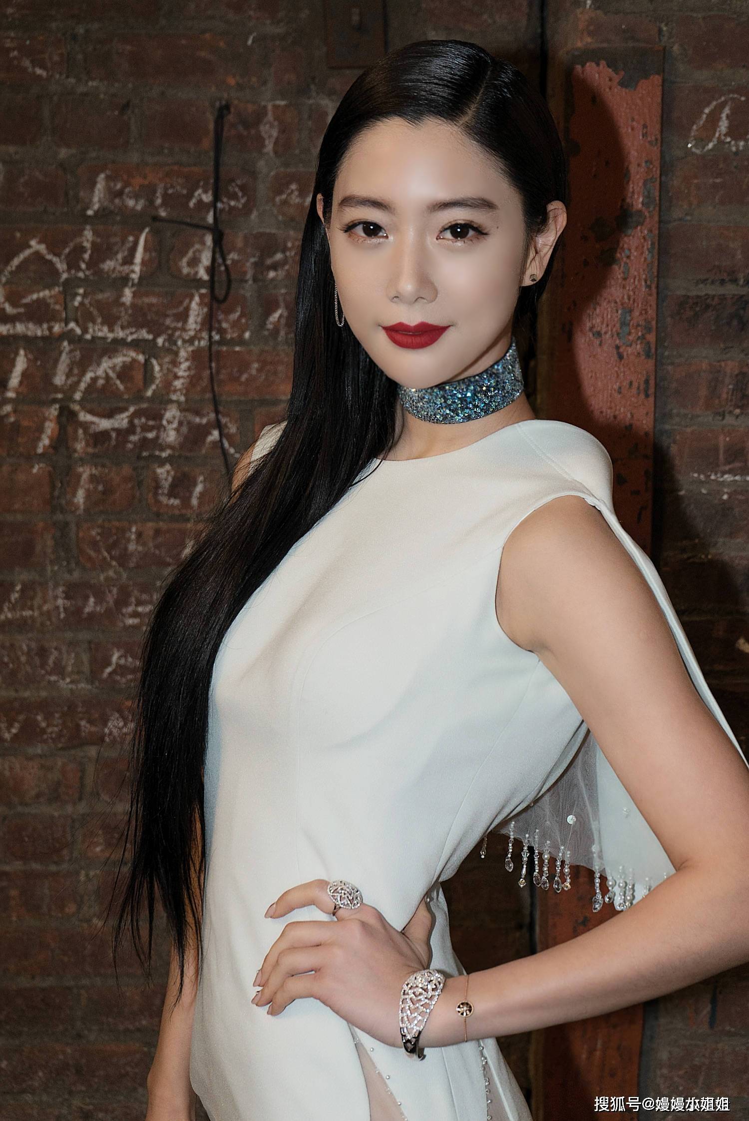 克拉拉-完美曲线,性感与才华并存,女人味十足!_魅力_明星_成为了