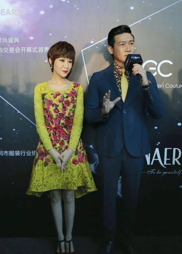 最近陆毅和鲍蕾共同参加活动,大家见到鲍蕾新照后纷纷吓了一跳,原本的