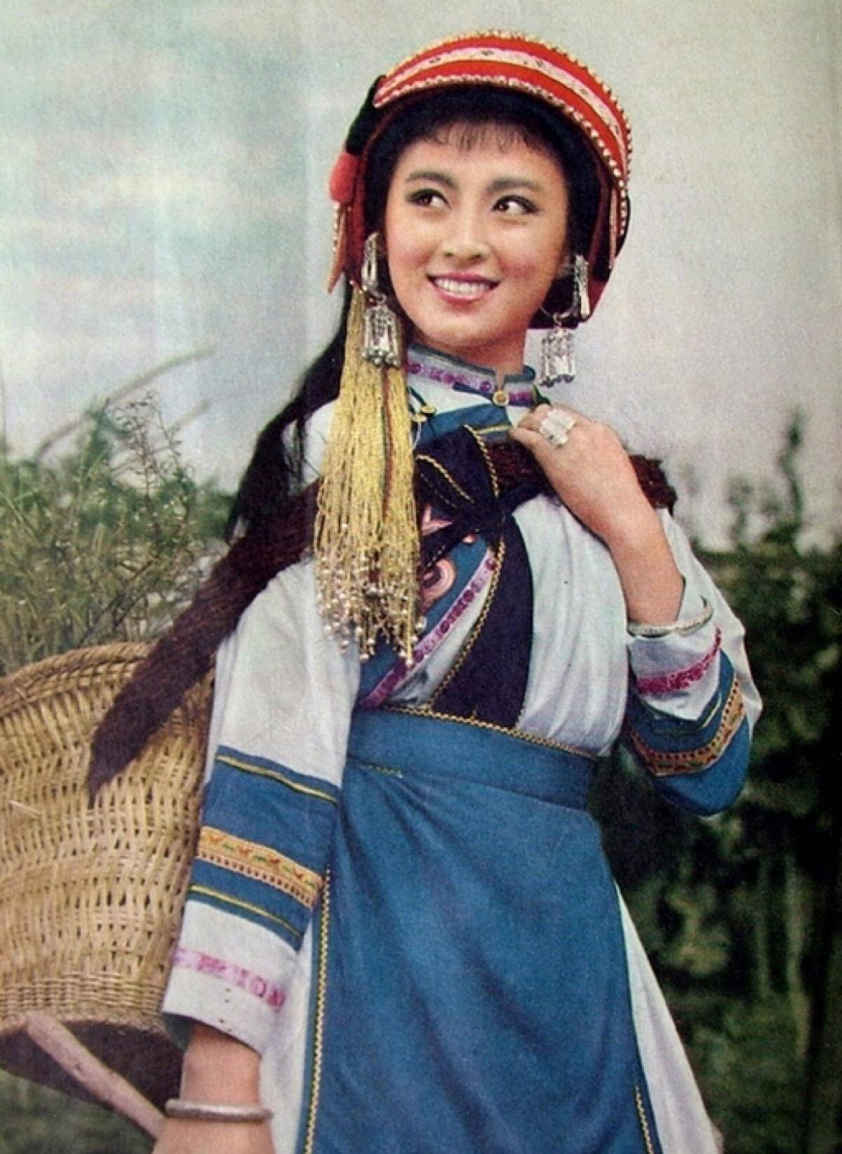 "阿诗玛"杨丽坤:用两部电影为云南文化铸魂,自己一生成悲剧_唐凤楼_五