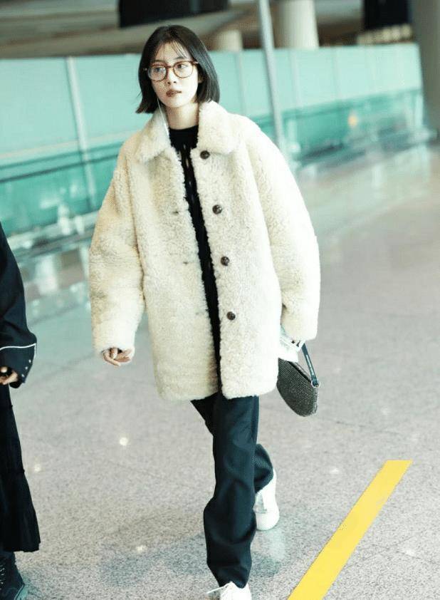 李溪芮挑战打底裤外穿,84斤的腿也太细了,生图也"抗打"_造型_身材