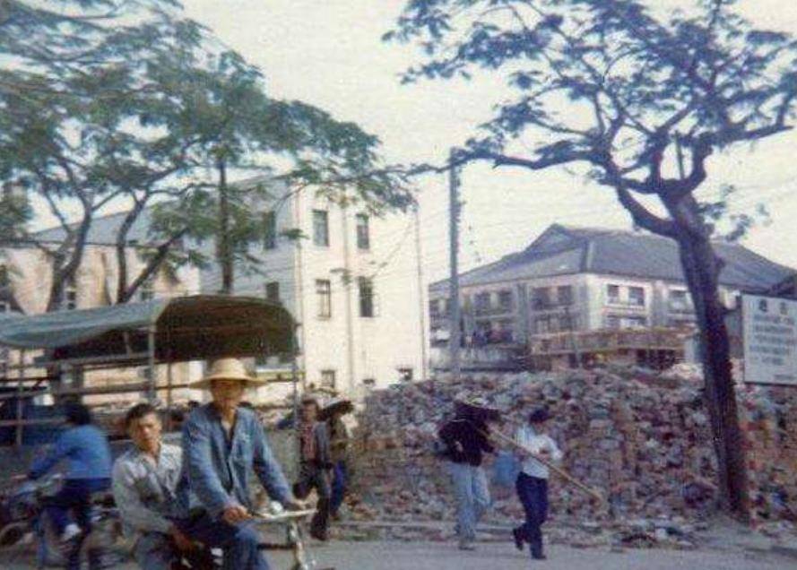 想到自己意气风发地下海经商,这样灰头土脸地回去,张书海感觉丢不