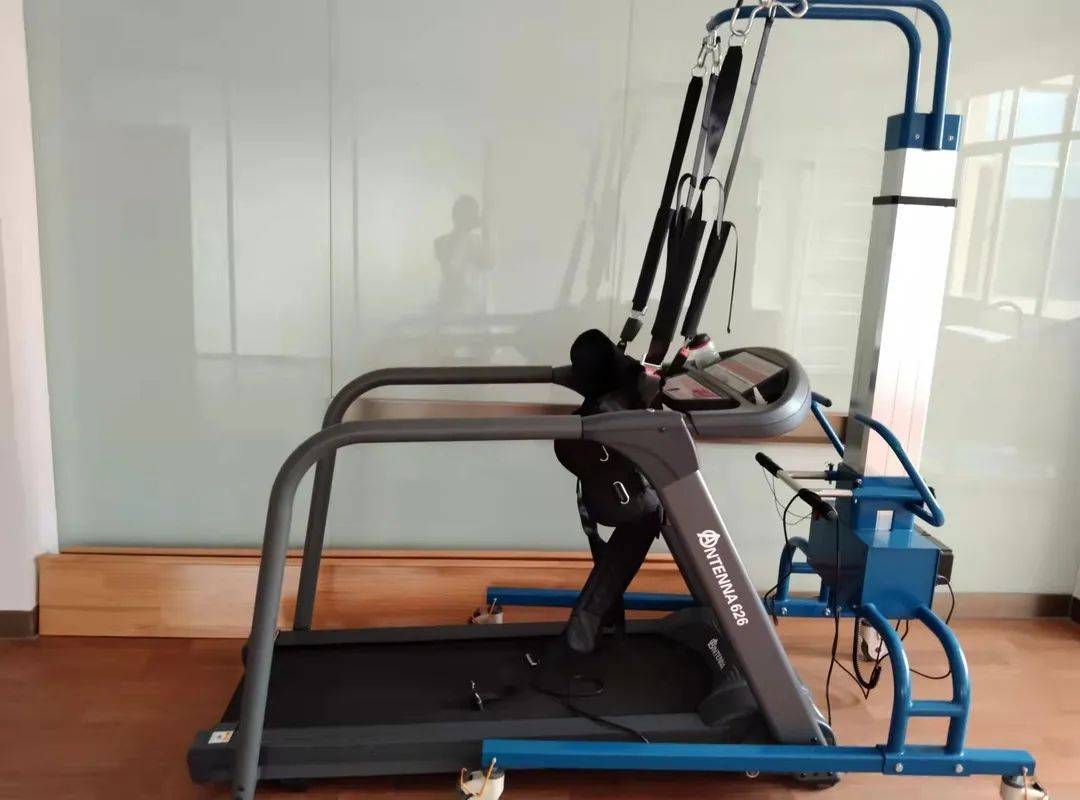 减重步态训练器▲电动直立床▲平衡杠和步行训练扶梯▲智能康复训练