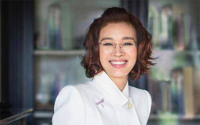 胡洁:铁娘子,与富豪离婚后嫁周立波,移居美国,现在过得怎样_妻子_生活