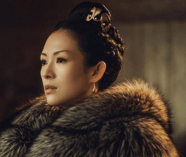 章子怡也"跌下神坛"?看她受伤后的素颜照,也太真实了_形象_造型_生活