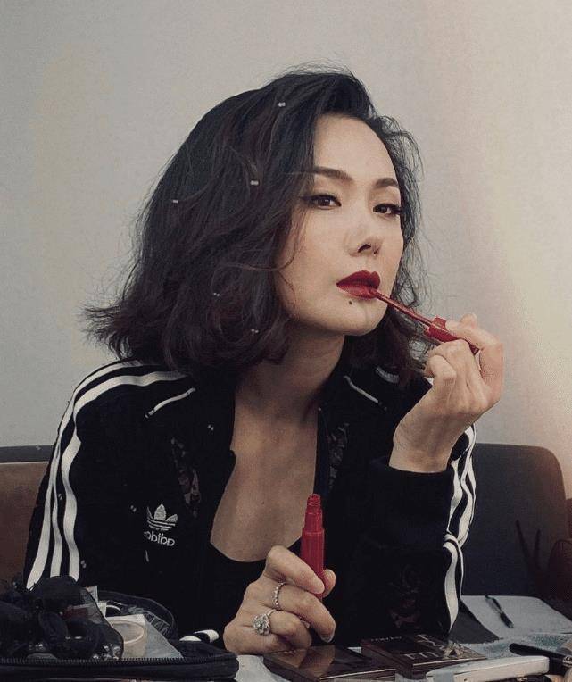 程莉莎性感打扮露面,老公反应亮了_形象_身材_生活