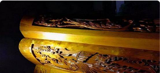 2011年,浙江挖出一口金丝楠木棺材,估值3亿,牵出一