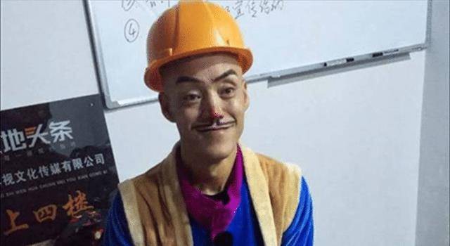 被坑惨了的"光头强":住别墅,娶娇妻是假,如今跑摩的抚养养女_冯加六