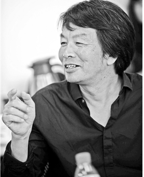 作家刘震云说:"出门在外,不论别人给你热脸还是冷脸,都没关系"_生活
