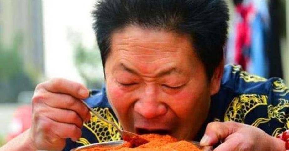 人吃多了也很容易造成胃部黏膜穿孔,导致一些胃部疾病,但李永志偏偏不