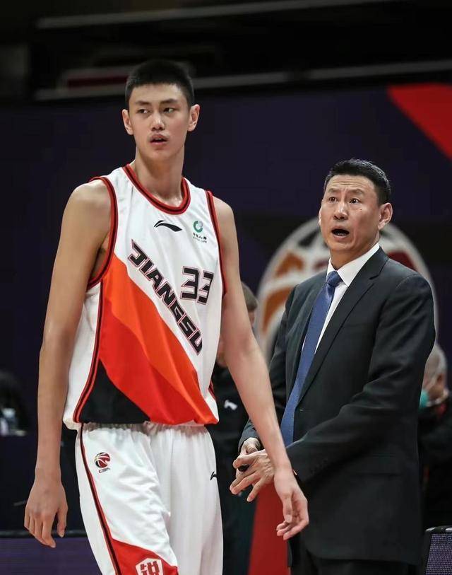 cba四大关系户,各自的爹都是主教练,只有他靠实力站