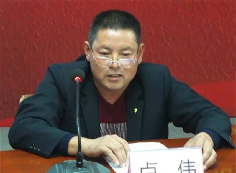 2014年河北羊倌冒死叫停运油火车,损失2年收入,政府奖励30万_卢伟