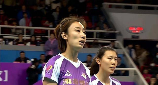 25:19天津女排赢下首局,冠军稳了,上海队员乱了,刘美君首发_比赛_胜利