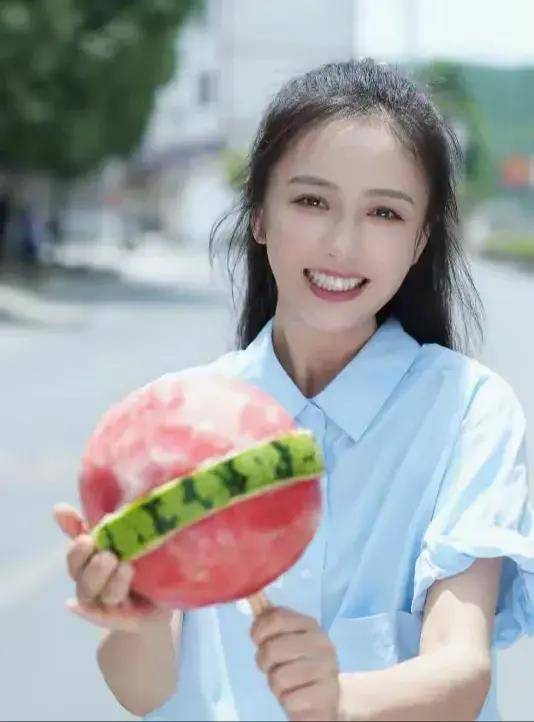 陈思诚那样一个看起来有很多前女友的男人,都愿意为佟丽娅走入婚姻