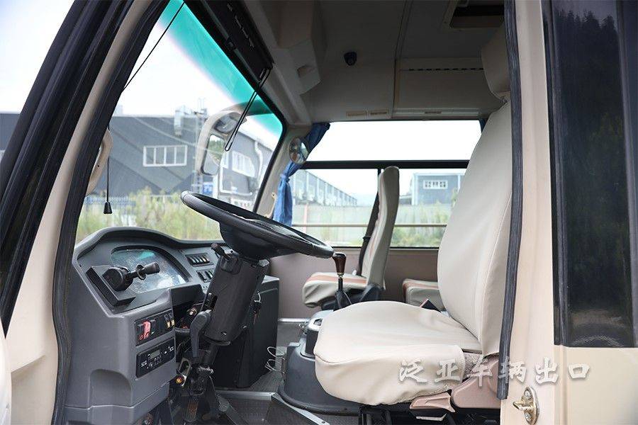 东风四驱六驱4x4,6x6越野客车210马力大巴车村村通旅游观光车