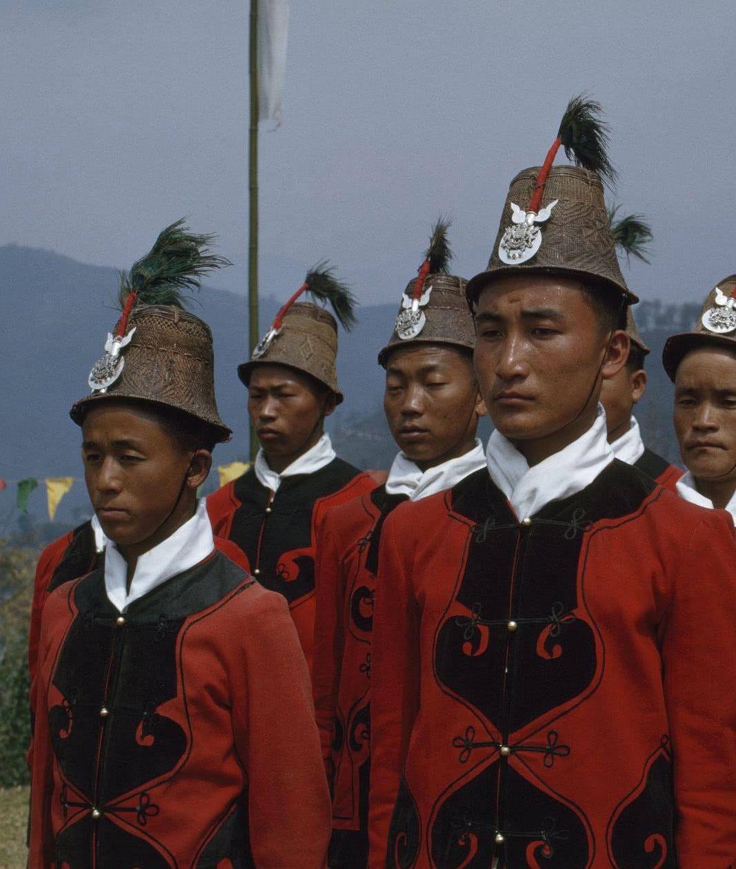 锡金末代国王结婚珍贵彩照:王室身穿清朝服饰,末代王后是美国人_巴登