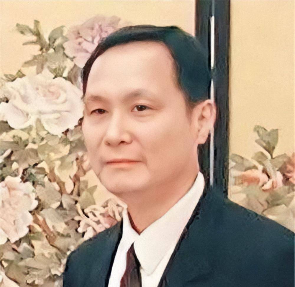 拷问,他还是把其他两位高级间谍给供了出来,一个就是大校局长邵正宗