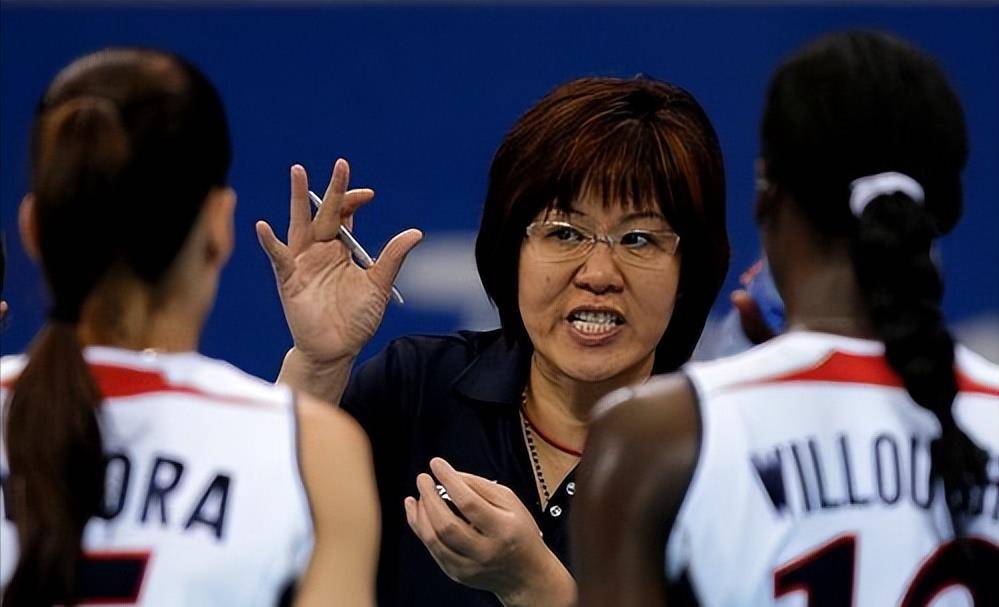 而生的"铁榔头"郎平,是我们排球史上一位划时代的英雄_体育_身体_队伍