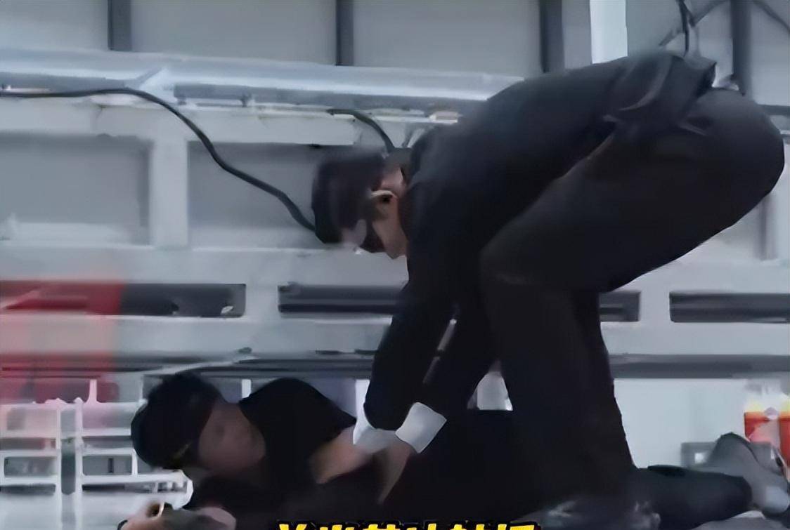 全员躲藏,直到猎人抓住一位成员,4名才会一起消失.