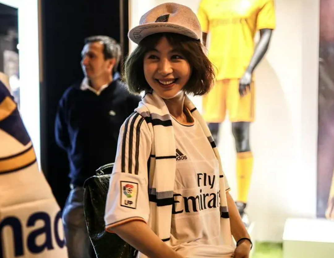 李菲儿又变样了?