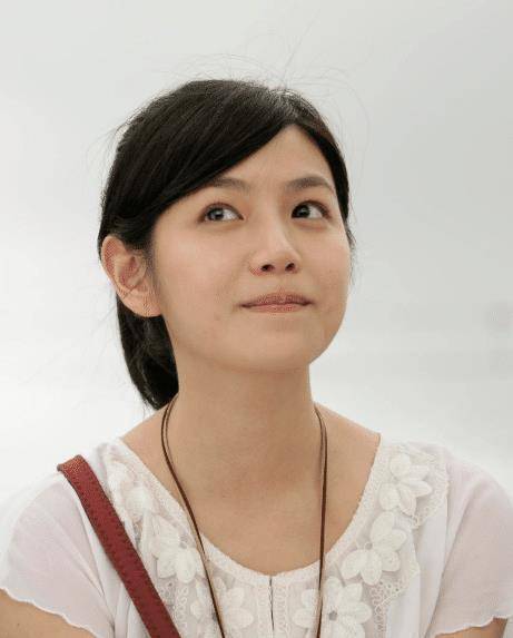 原创"初恋女神"陈妍希生图曝光,离开了修图美颜,水桶腰和麒麟臂明显