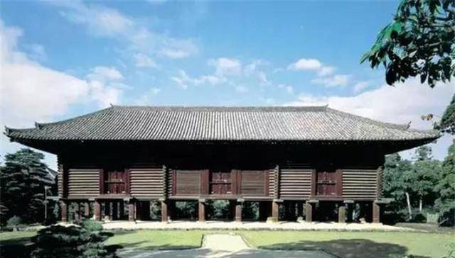 平脱漆胡瓶木画螺钿双六局伎乐面 迦楼罗碧地金银绘箱《最胜王经》帙