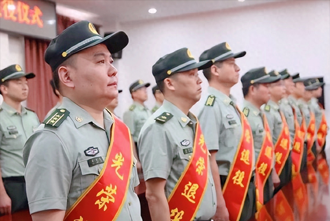 自主择业的安置方式没有出现在安置方式中,取而代之的是逐月领取退役