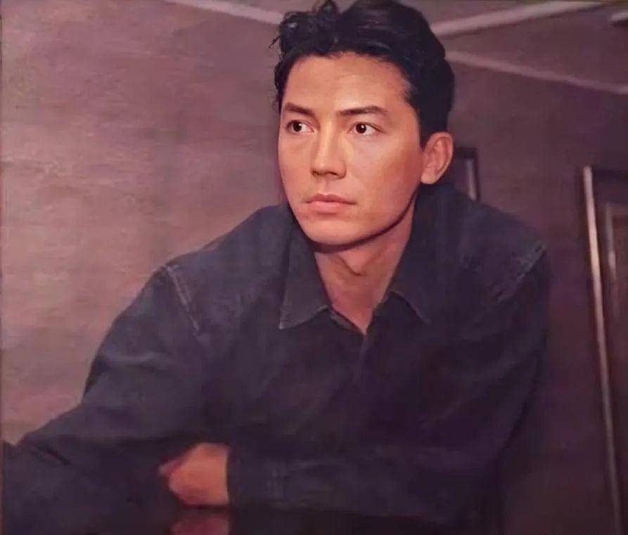 亚洲美男尊龙:无父无母无名无姓,68岁无妻无子,一生孤独_老婆婆_影片