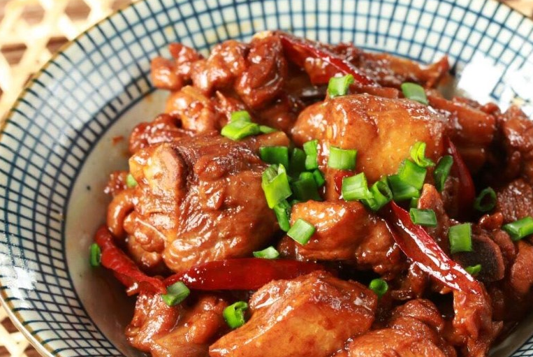 啤酒的香气和鸭肉完美融合,非常的好吃下饭