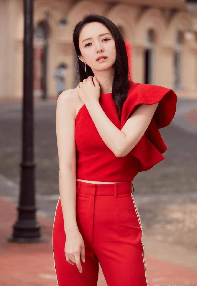 曾经大红大紫,现在圈里销声匿迹,靠给微商代言赚钱?_董璇_高云翔_因为