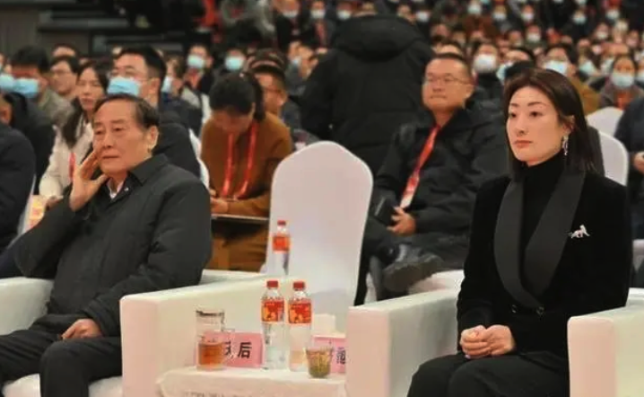 王健林谈宗庆后之女:宗馥莉是我最心仪的儿媳,奈何犬子不争气_王思聪