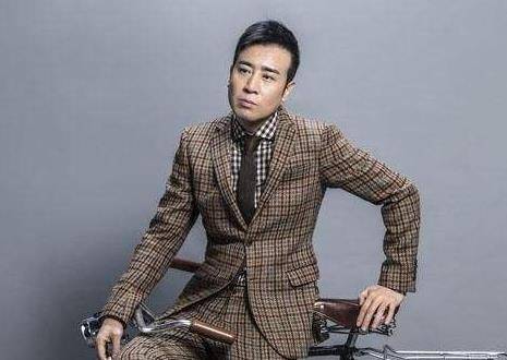 于和伟:靠蹦迪走红,幼年丧父,因5块钱对老师产生"恋父情结"_姐姐_母亲