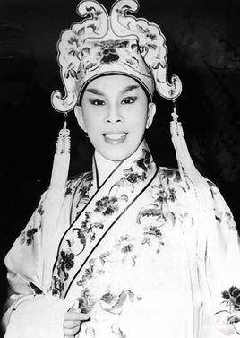 的第一小生任剑辉:帅过男人,风采不输"宝冢"天海佑希_演出_表演_粤剧