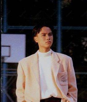 专辑中  红日>>  万千宠爱在一身>>  旧欢如梦>>等这些歌产生的年代