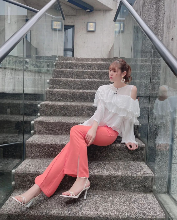 安洁拉芽衣:日本混血模特,时尚界的新领军人物,给大家晒晒_身材_气质_