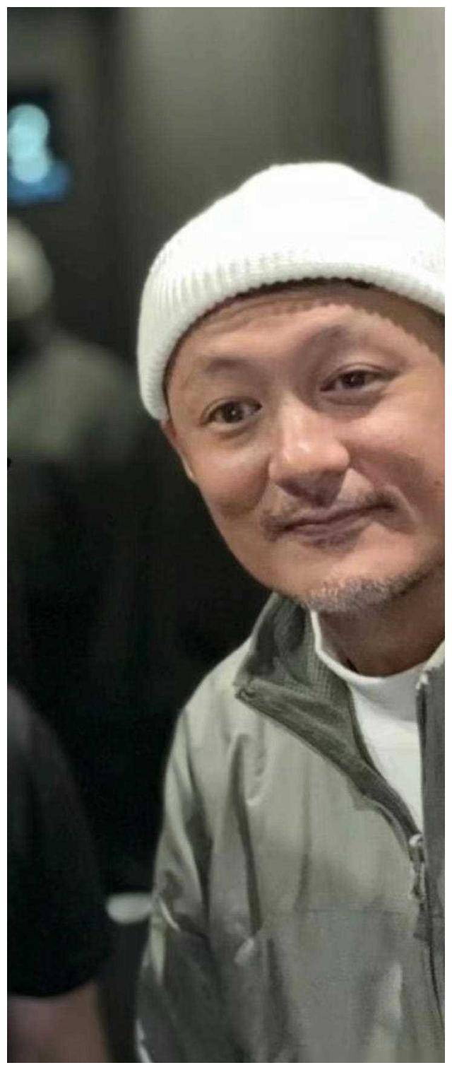 余文乐42岁曝光,容颜苍老,眼睛大小不一,病情加重!_生活_岁月_家庭