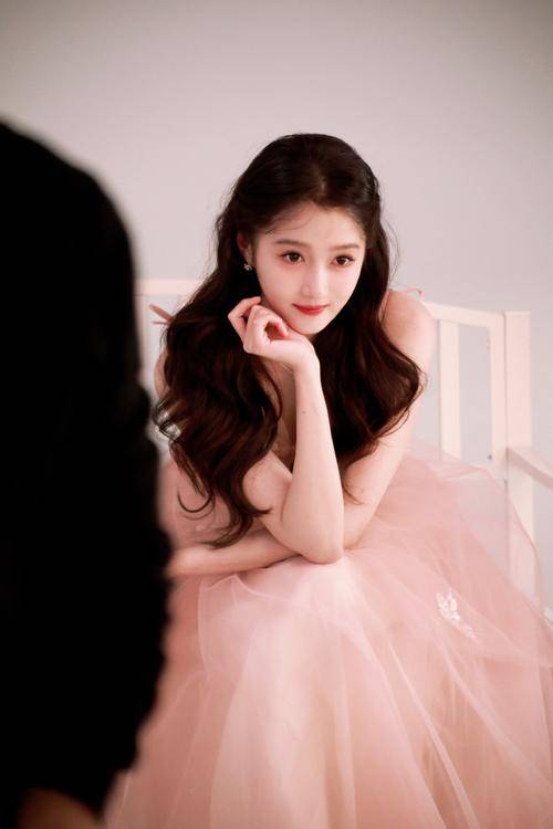 公认黑粉最多的6位明星,人设崩塌德不配位,个个都是自作自受_那英