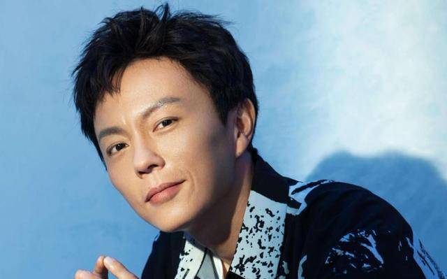 他曾演过李连杰儿子,因周润发暂退演艺圈,娶《仙剑》的圣姑为妻_谢苗