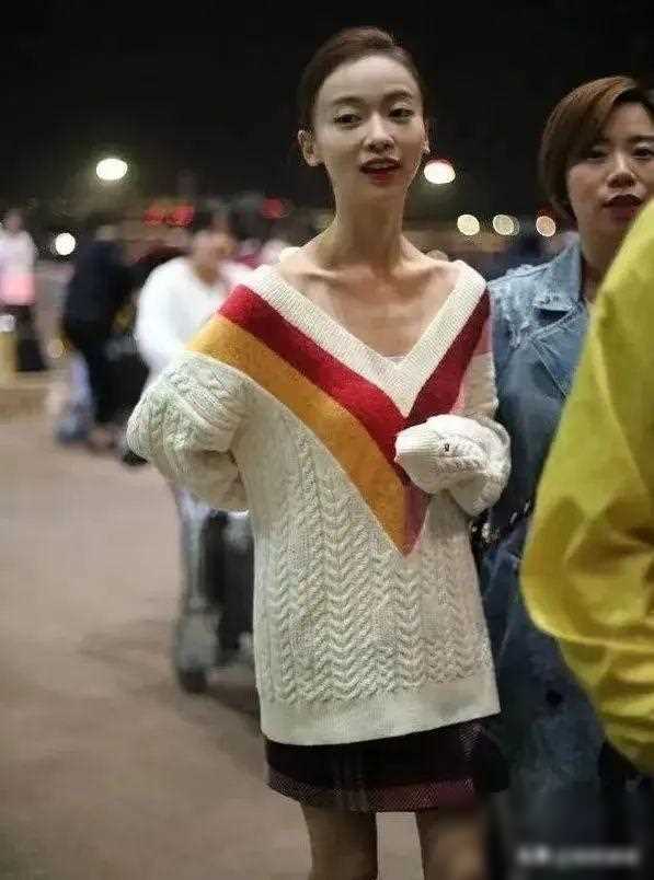 镜头前美艳,真人干瘪,头大肩窄,排骨,这几位女星反差太大_明星_身体