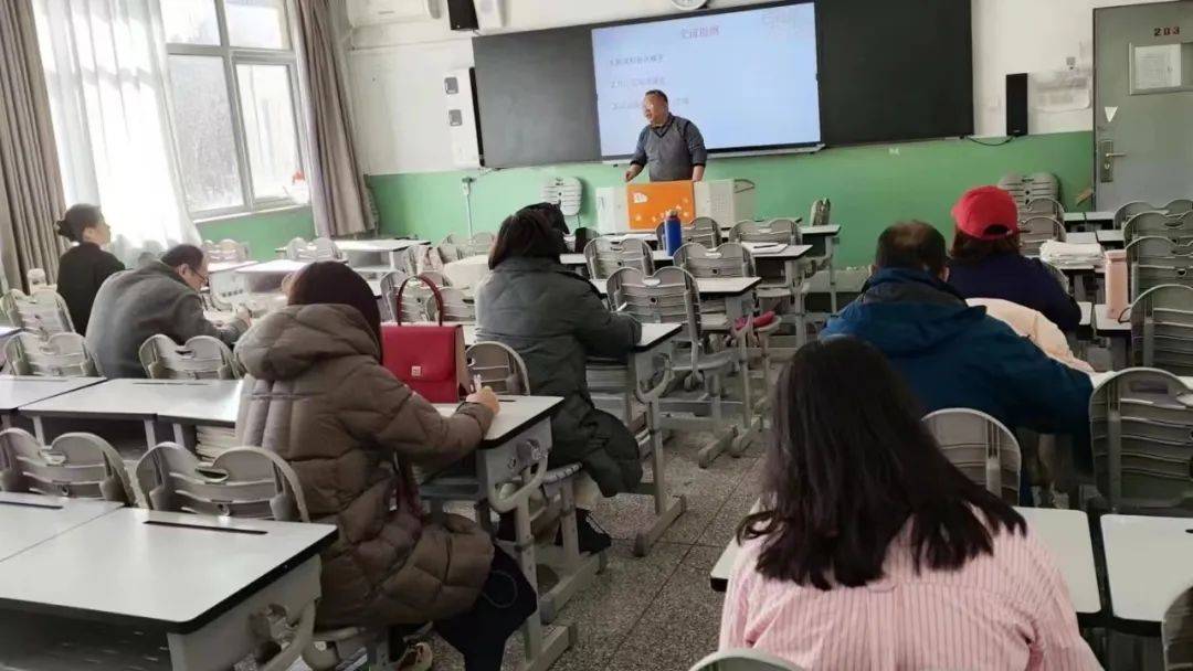廊坊八中诚邀九大学科专家进行培训 开启新学期教研活动_高考_课堂