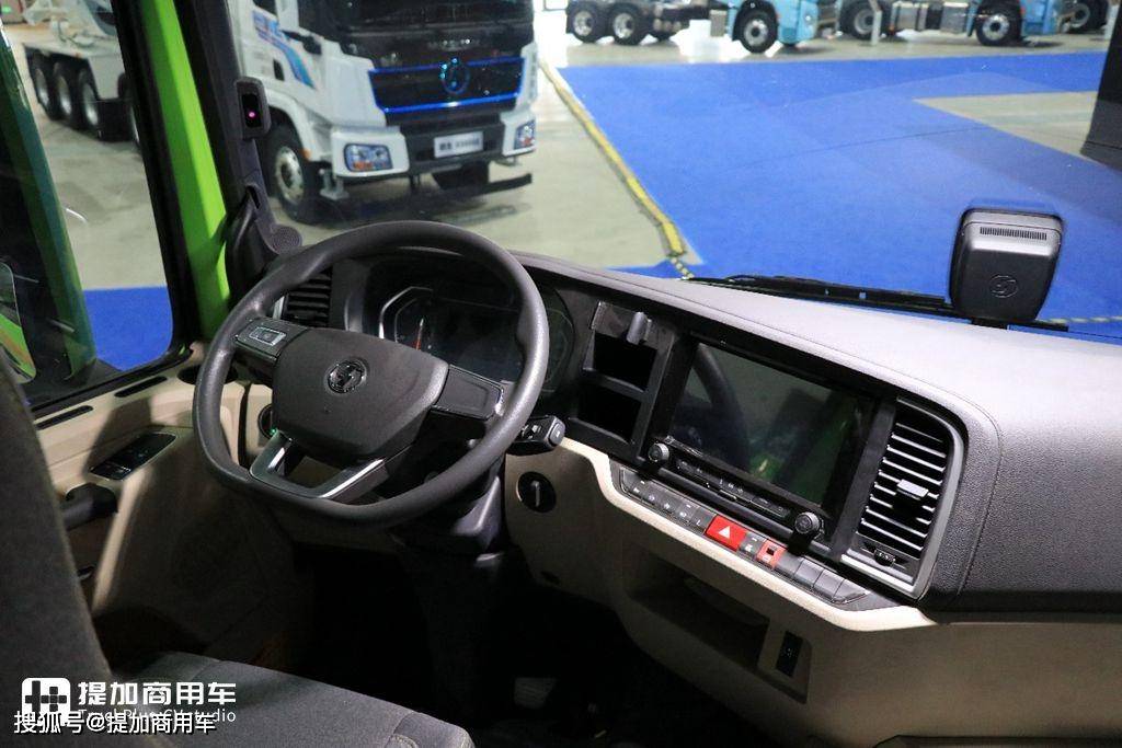 620匹马力!陕汽德龙x5000自卸车实拍,自动挡还配了中集货厢