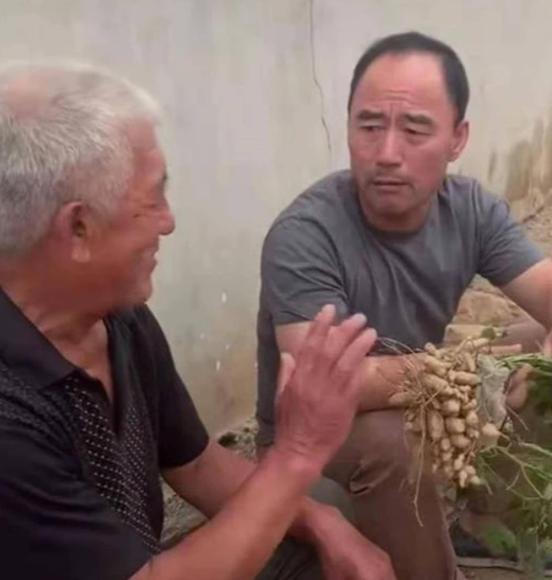 并且还给两个儿子都买了房子.