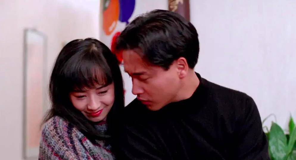 后来她和张国荣又在《家有喜事》中有合作,也让很多粉丝激动不已.