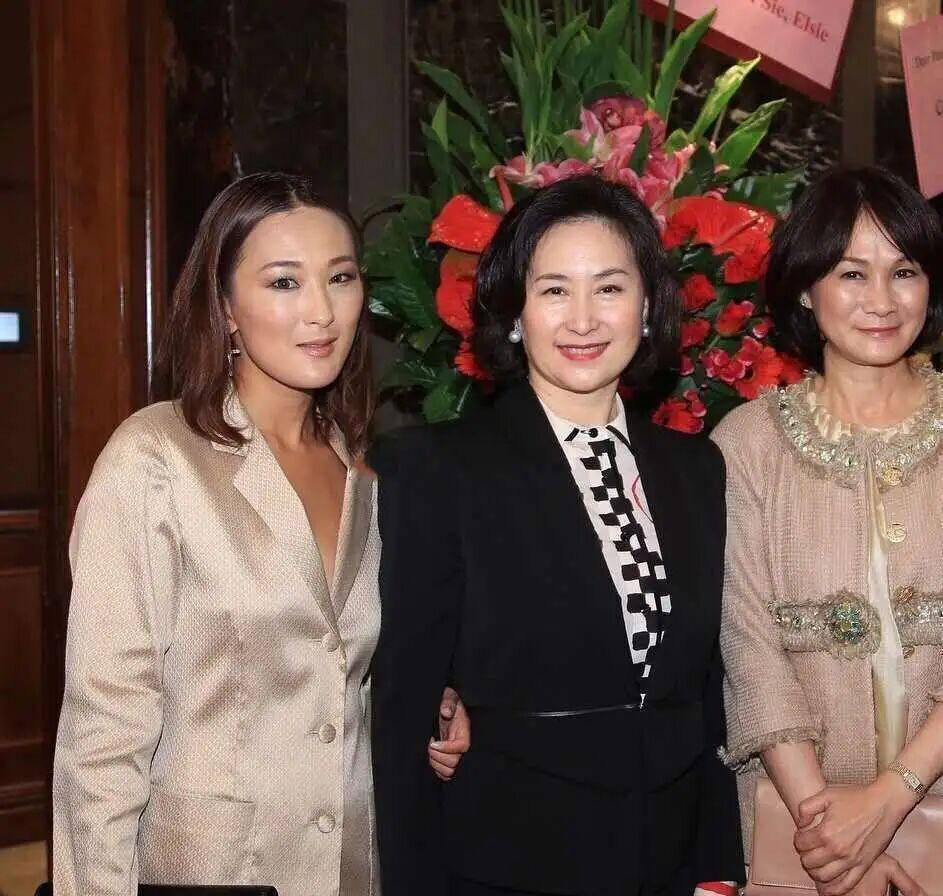 何超琼久违现身!