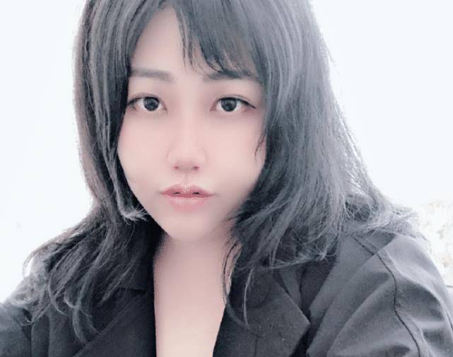 想必大家都不陌生了,她可以说是一位红极一时的网红,身为声控主播的她