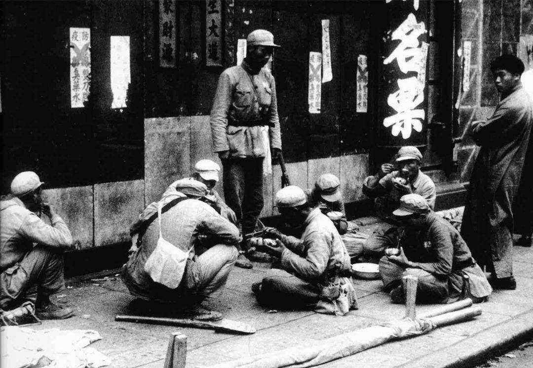 威震日伪的黑虎将军,抓住一敌军长却被训斥,用萝卜收服国军大将