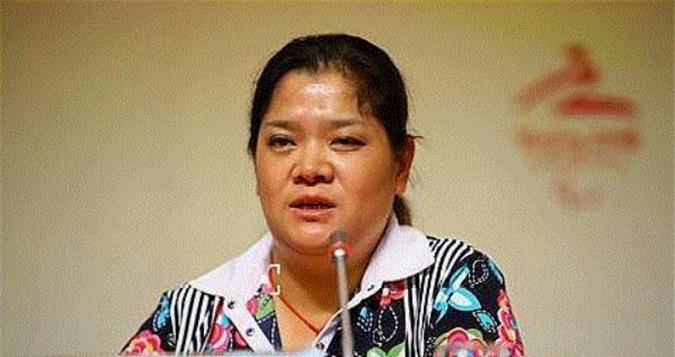 她是残奥会首金得主,退役后被抛弃,独自抚养失明儿,现创业成功_平亚丽