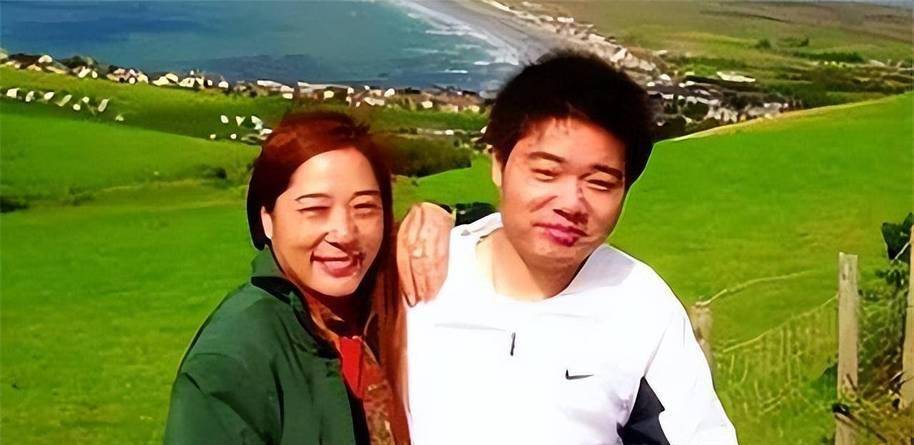 "丁俊晖:母亲55岁因患病离去,娶大6岁富家女为妻_父母_妈妈_丁文钧