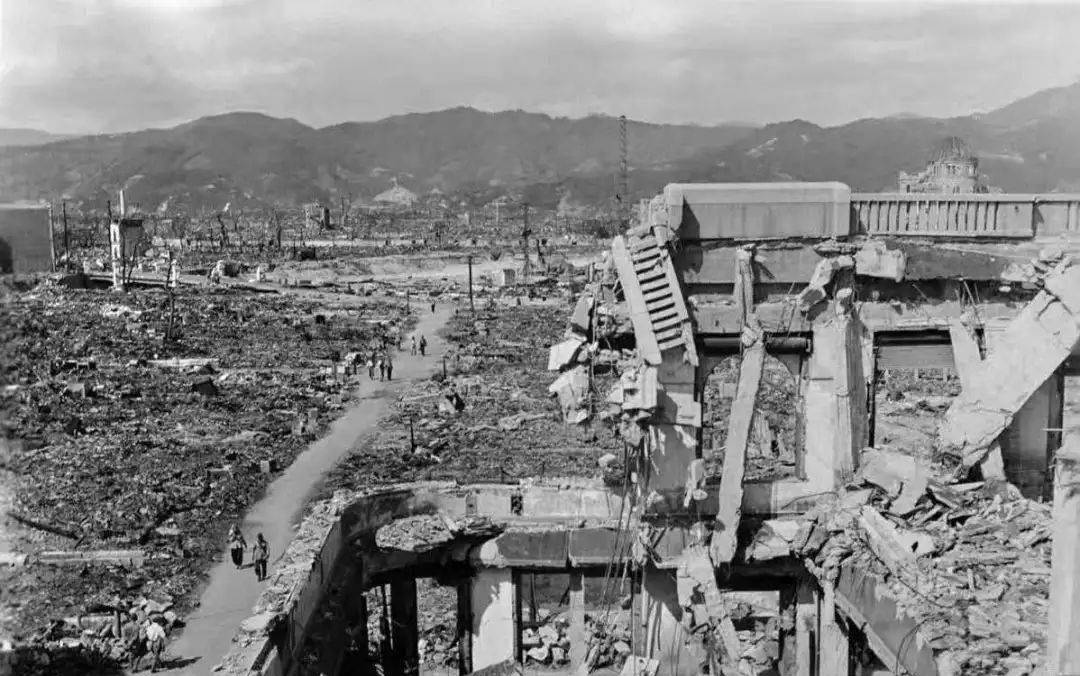 二战广岛原子弹:出舱到引爆仅43秒时间,美军投弹轰炸机咋逃生?