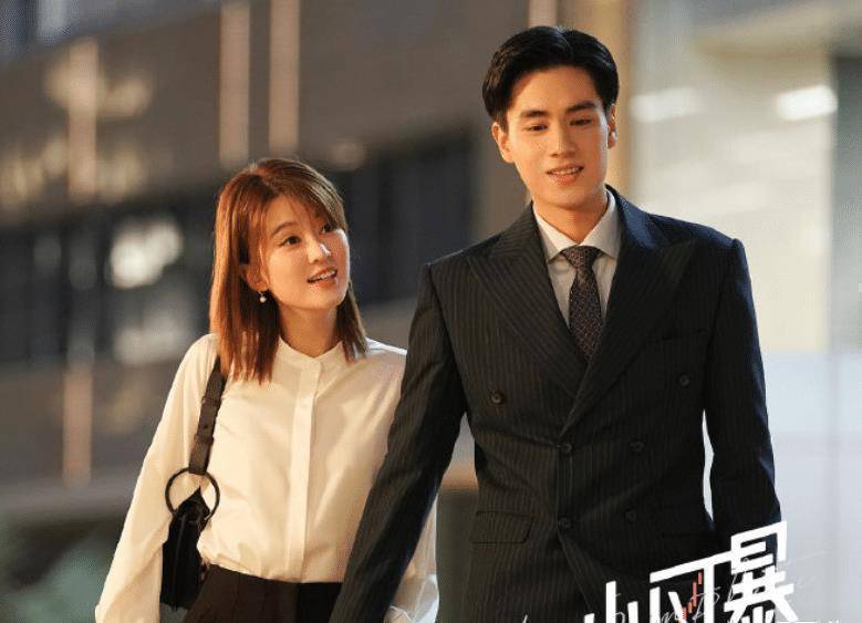 对于这样剧情简单却又有高智商的人物设定影视剧,这是非常令人喜欢的